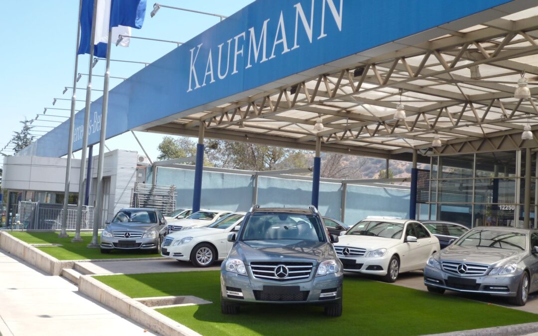 Automotoras prefieren pasto sintético